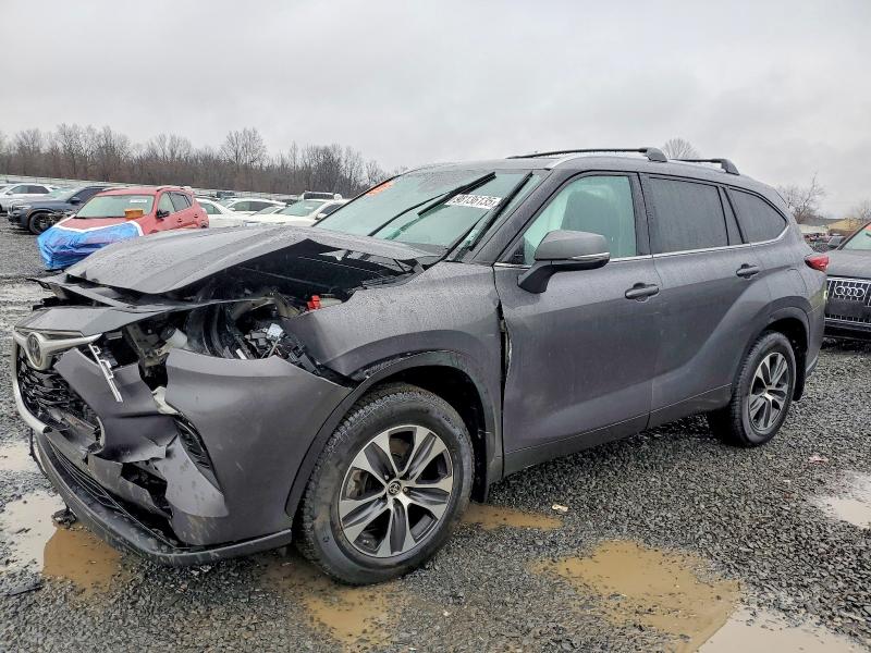 TOYOTA HIGHLANDER 2021 with VIN 5TDHZRBHXMS088381 - Photo from auction