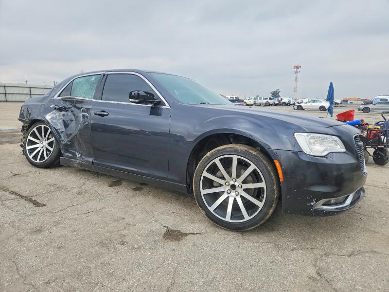 Photo 4 from auction – 2016 CHRYSLER 300 with VIN 2C3CCAAG9GH141844