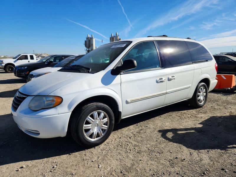 CHRYSLER TOWN & COU 2005 with VIN 2C4GP54L55R465740 - Photo from auction
