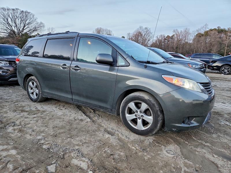Photo 4 from auction – 2011 TOYOTA SIENNA with VIN 5TDKK3DC5BS078024