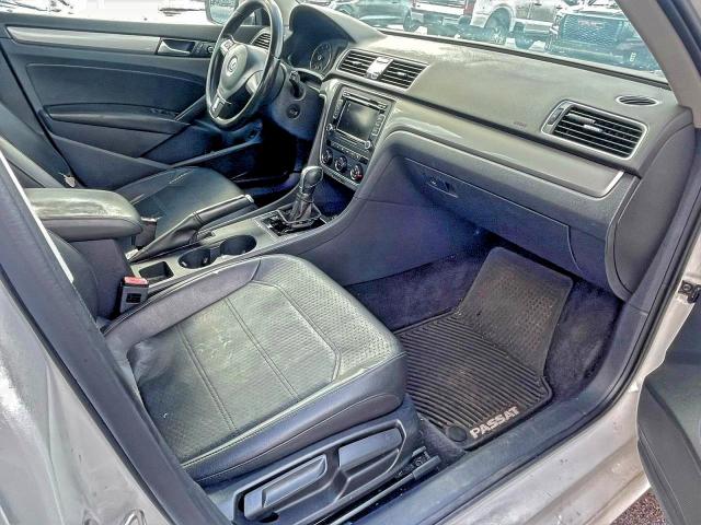 Photo 5 from auction – 2015 VOLKSWAGEN PASSAT S with VIN 1VWAT7A30FC094995
