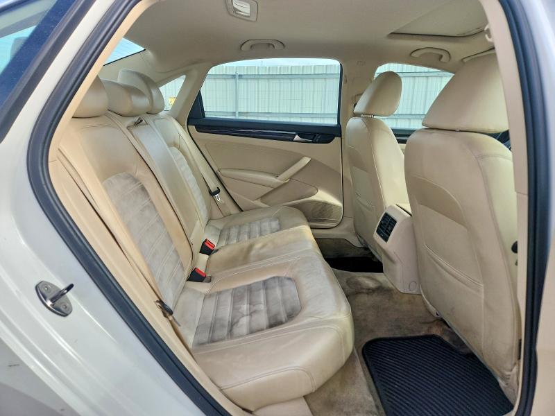 Photo 10 from auction – 2015 VOLKSWAGEN PASSAT SEL with VIN 1VWCV7A32FC003843