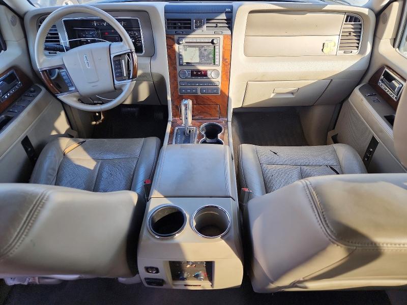 Photo 8 from auction – 2014 LINCOLN NAVIGATOR with VIN 5LMJJ2H50EEL06986