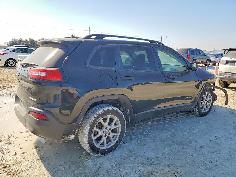 Photo 3 from auction – 2017 JEEP CHEROKEE with VIN 1C4PJLAB7HW613383