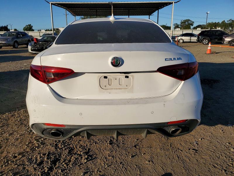 Photo 6 from auction – 2017 ALFA ROMEO GIULIA with VIN ZARFAEBN0H7554919