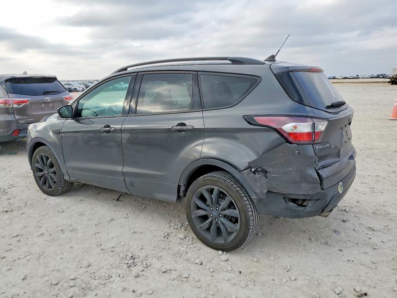 Photo 2 from auction – 2018 FORD ESCAPE SEL with VIN 1FMCU0HD0JUC31379