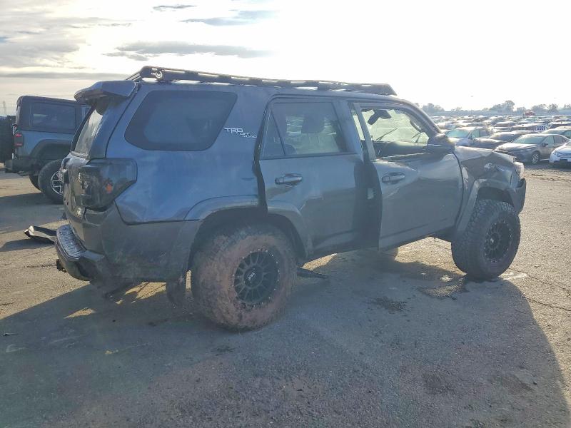 Photo 3 from auction – 2022 TOYOTA 4RUNNER with VIN JTERU5JR1N5993469