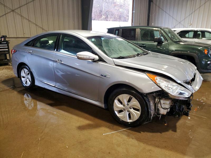 Photo 4 from auction – 2014 HYUNDAI SONATA HYB with VIN KMHEC4A46EA113969