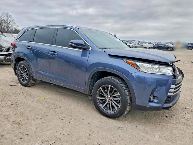 Photo 4 from auction – 2018 TOYOTA HIGHLANDER with VIN 5TDJZRFH5JS901391