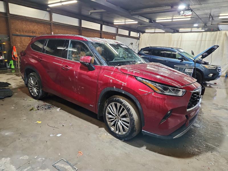 Photo 4 from auction – 2022 TOYOTA HIGHLANDER with VIN 5TDEBRCH5NS080857