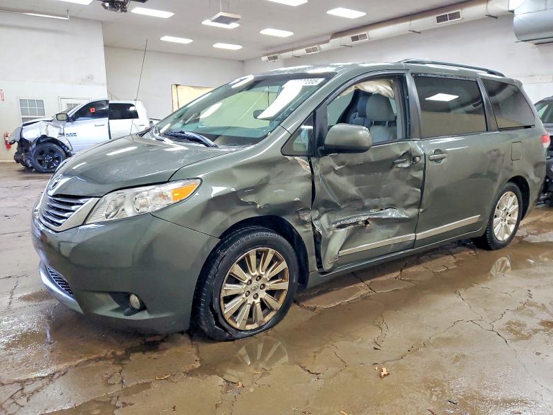 Photo 1 from auction – 2013 TOYOTA SIENNA XLE with VIN 5TDDK3DC9DS050724