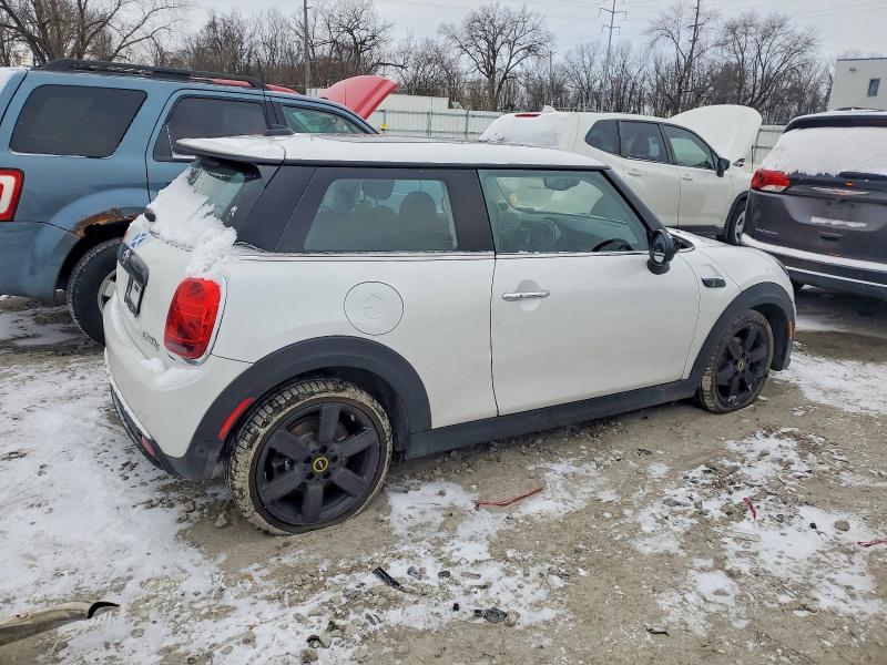Photo 3 from auction – 2024 MINI COOPER SE with VIN WMW13DJ03R2V23738
