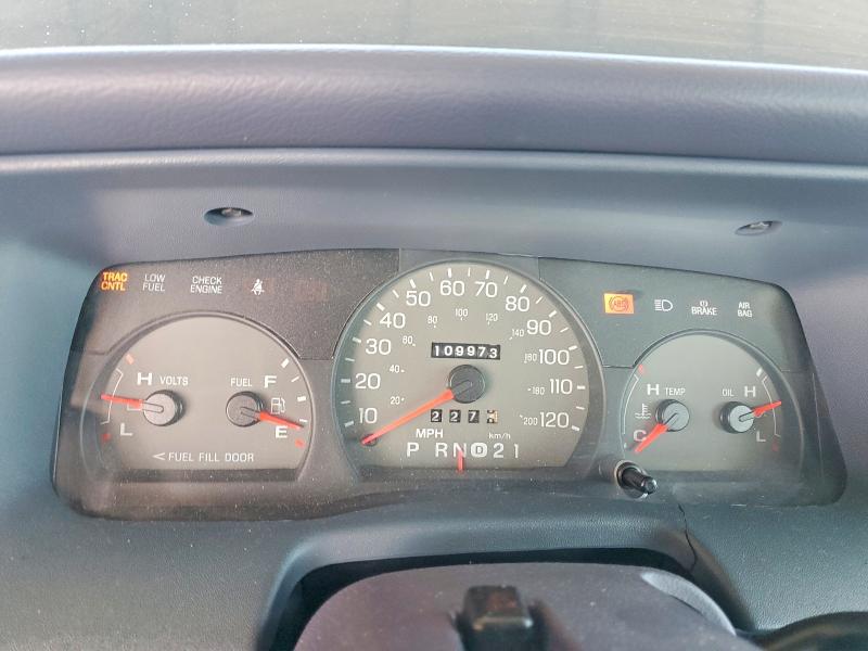 Photo 9 from auction – 2000 MERCURY GRAND MARQ with VIN 2MEFM74W2YX727951