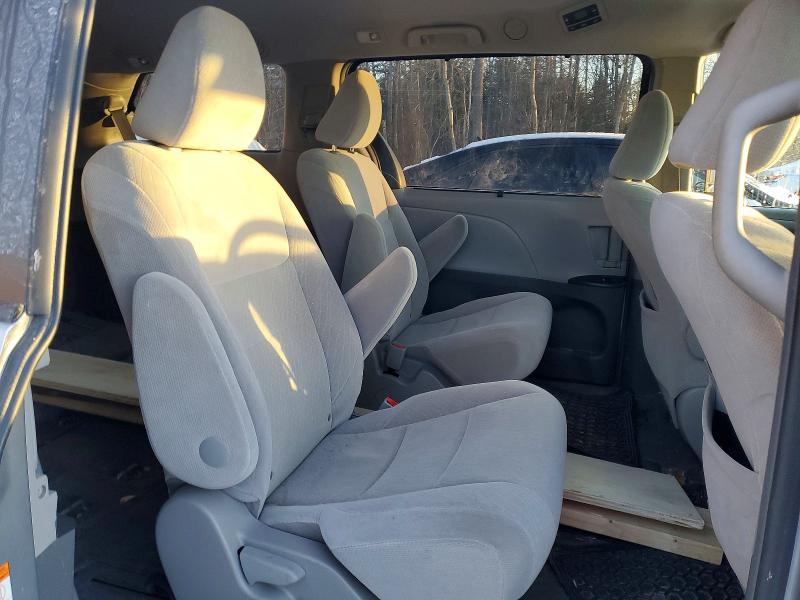 Photo 11 from auction – 2017 TOYOTA SIENNA LE with VIN 5TDJZ3DC2HS155528