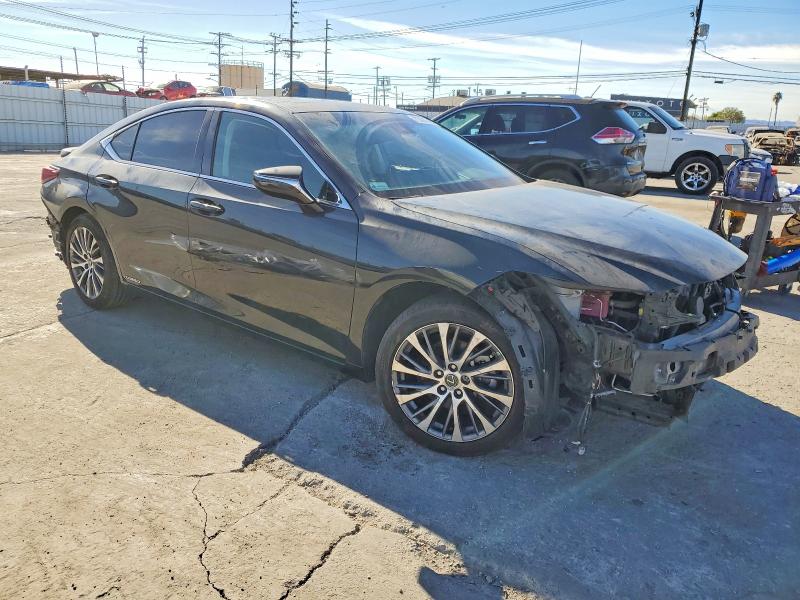 Photo 4 from auction – 2022 LEXUS ES with VIN 58ADA1C14NU021074