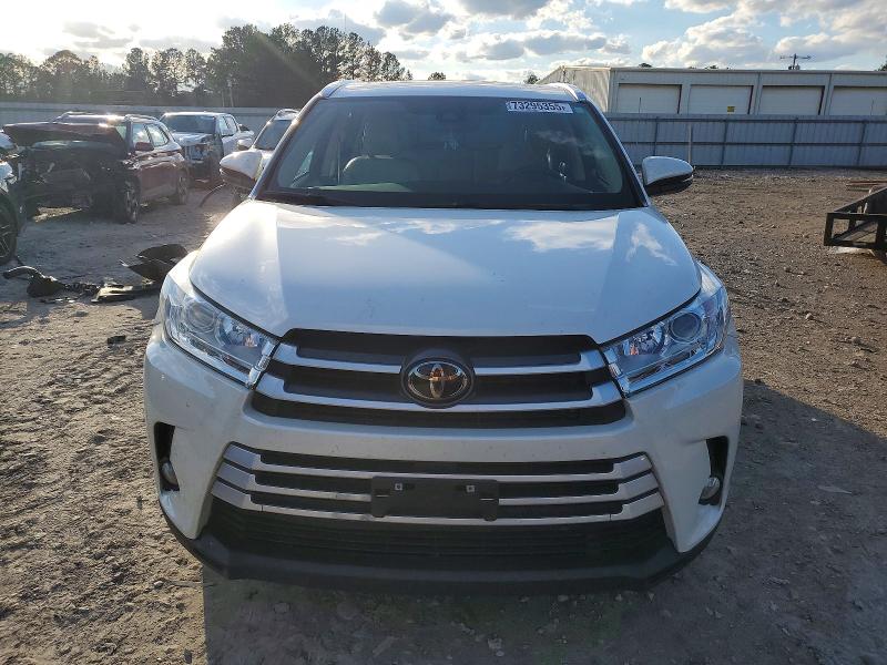 Photo 5 from auction – 2018 TOYOTA HIGHLANDER with VIN 5TDKZRFH9JS269385