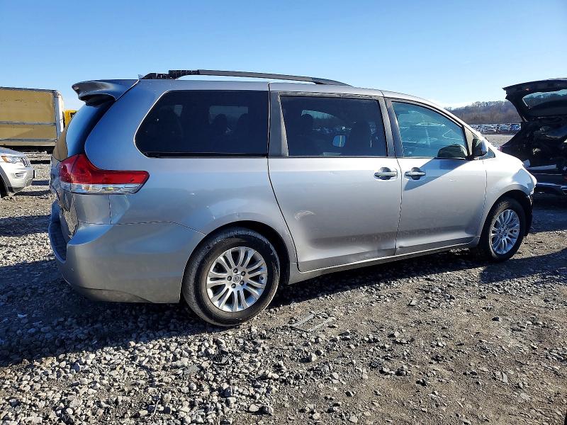 Photo 3 from auction – 2011 TOYOTA SIENNA XLE with VIN 5TDYK3DC6BS008400