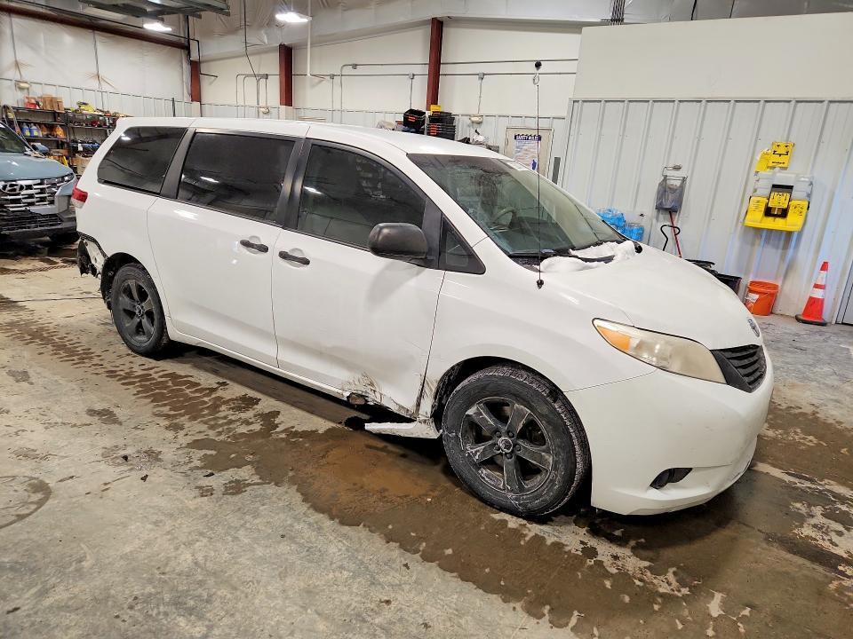 Photo 4 from auction – 2011 TOYOTA SIENNA with VIN 5TDZK3DC3BS153494