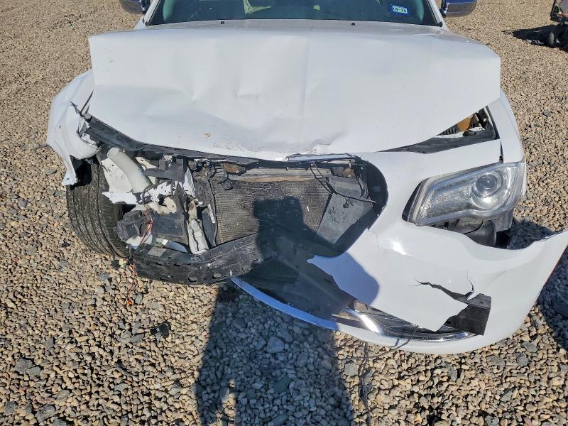 Photo 11 from auction – 2018 CHRYSLER 300 LIMITE with VIN 2C3CCAEG4JH123138