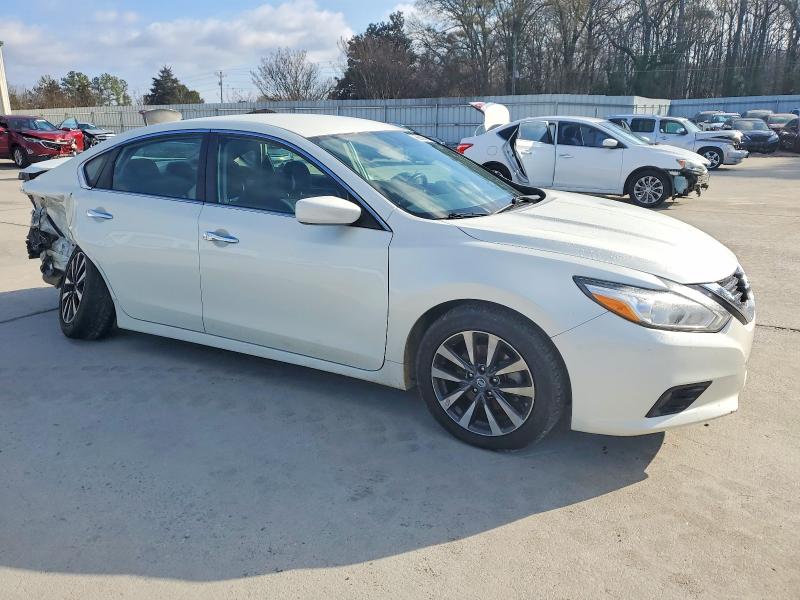 Photo 4 from auction – 2017 NISSAN ALTIMA with VIN 1N4AL3AP6HC279186
