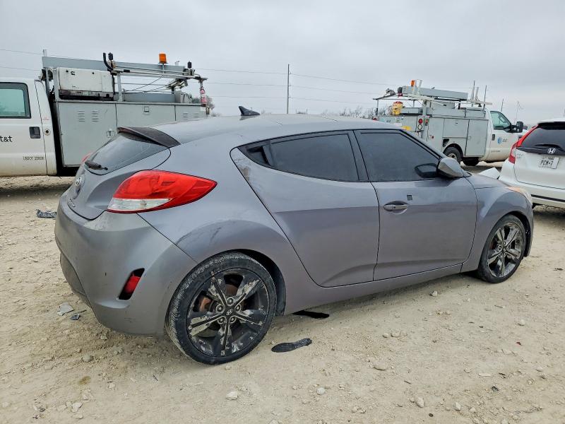Photo 3 from auction – 2017 HYUNDAI VELOSTER with VIN KMHTC6AD7HU323146