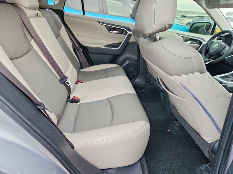 Photo 10 from auction – 2019 TOYOTA RAV4 XLE with VIN JTMW1RFVXKD017463