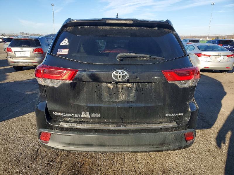 Photo 6 from auction – 2018 TOYOTA HIGHLANDER with VIN 5TDJZRFH9JS889925