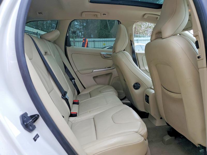 Zdjęcie 11 z aukcji – 2010 VOLVO XC60 3.2 z VIN YV4982DL8A2111611