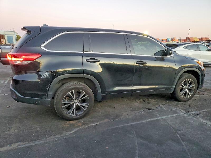 Photo 3 from auction – 2017 TOYOTA HIGHLANDER with VIN 5TDZZRFH0HS222786