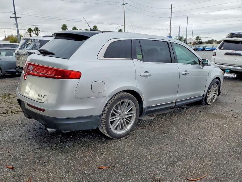 Photo 3 from auction – 2014 LINCOLN MKT with VIN 2LMHJ5AT2EBL50838