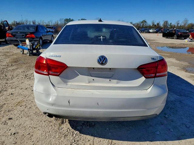 Photo 6 from auction – 2014 VOLKSWAGEN PASSAT S with VIN 1VWAS7A39EC115506