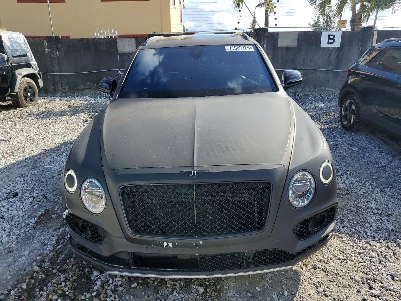 Photo 5 from auction – 2017 BENTLEY BENTAYGA with VIN SJAAC2ZV2HC013821