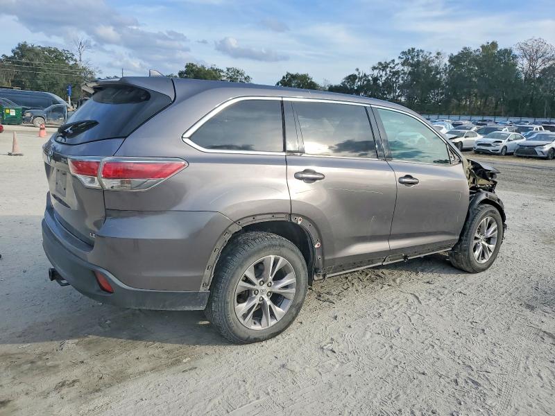 Photo 3 from auction – 2015 TOYOTA HIGHLANDER with VIN 5TDZKRFH4FS092366