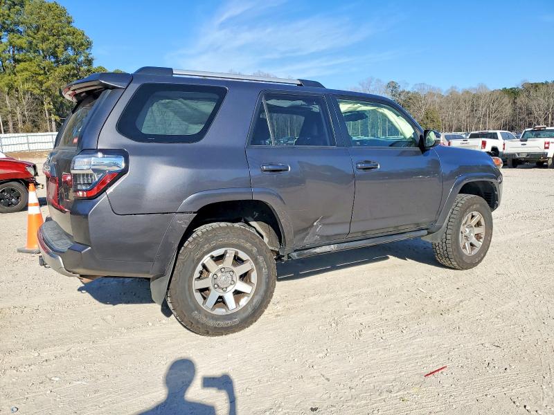 Photo 3 from auction – 2014 TOYOTA 4RUNNER SR with VIN JTEBU5JR1E5181042