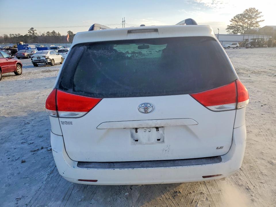 Photo 6 from auction – 2011 TOYOTA SIENNA LE with VIN 5TDKK3DC3BS167350