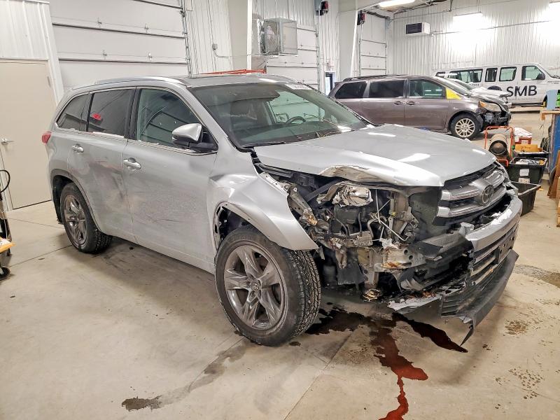 Photo 4 from auction – 2018 TOYOTA HIGHLANDER with VIN 5TDDZRFH2JS854771