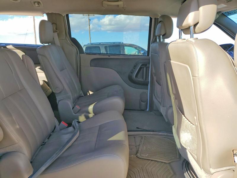 Photo 9 from auction – 2015 CHRYSLER TOWN & COU with VIN 2C4RC1CG2FR520454