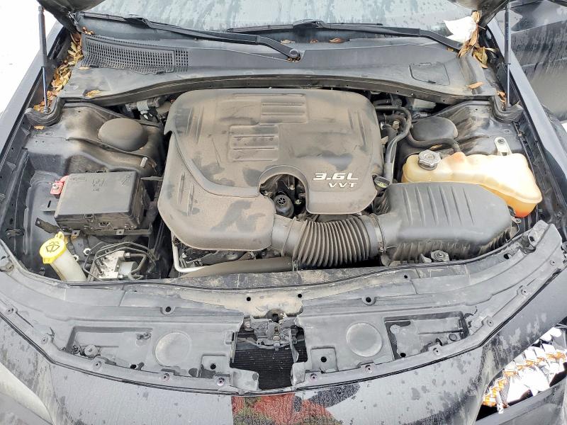 Photo 11 from auction – 2018 CHRYSLER 300 with VIN 2C3CCAAGXJH208233