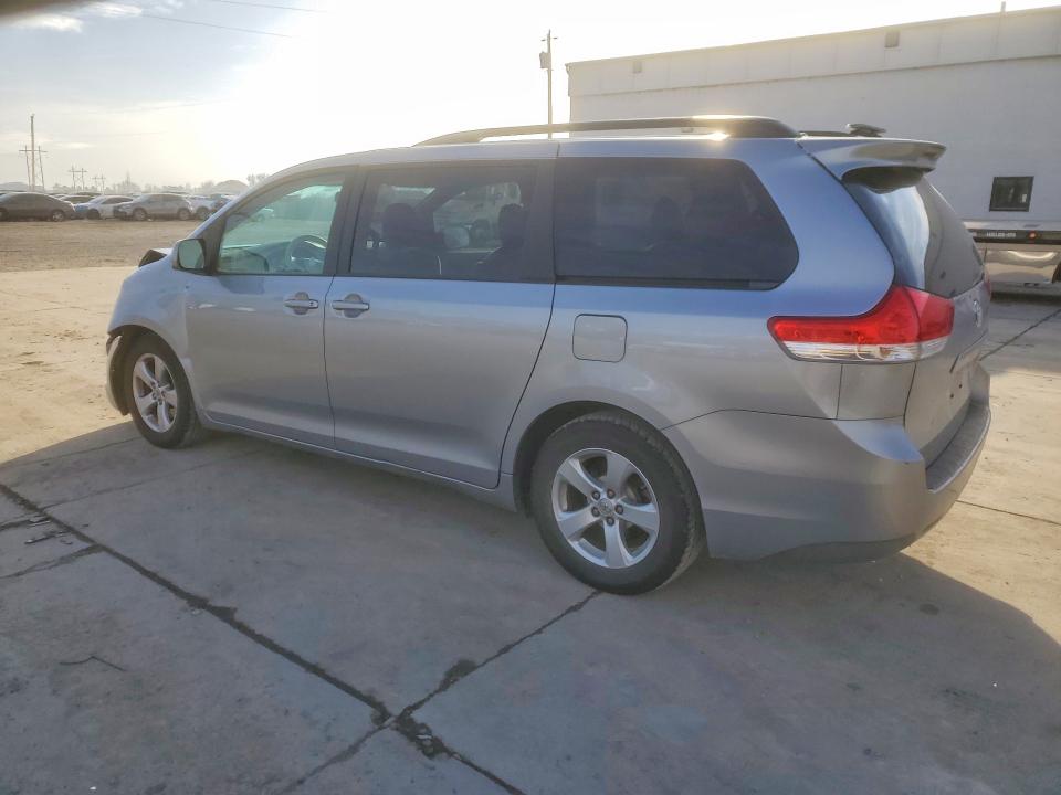 Photo 2 from auction – 2014 TOYOTA SIENNA LE with VIN 5TDKK3DC3ES456524