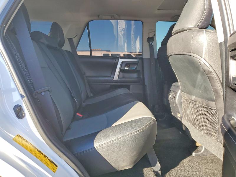 Photo 11 from auction – 2018 TOYOTA 4RUNNER SR with VIN JTEBU5JR0J5591342