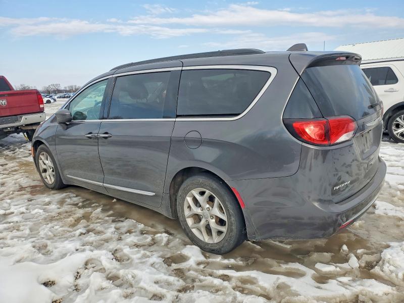Photo 2 from auction – 2017 CHRYSLER PACIFICA with VIN 2C4RC1BG7HR820799
