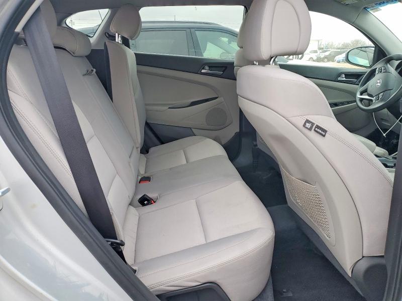 Photo 11 from auction – 2018 HYUNDAI TUCSON SEL with VIN KM8J3CA40JU644277