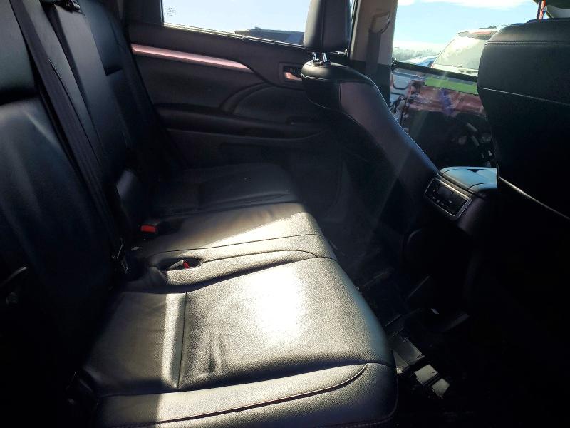 Zdjęcie 11 z aukcji – 2018 TOYOTA HIGHLANDER z VIN 5TDJZRFH5JS496617