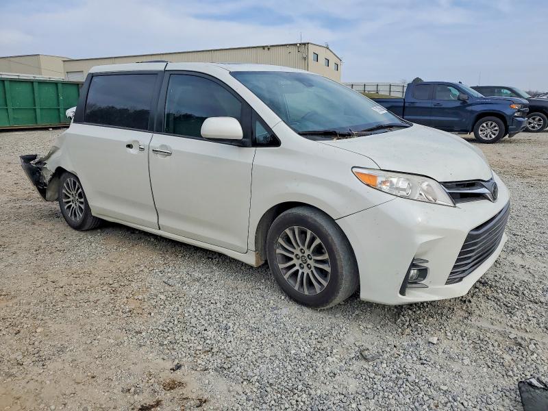 Photo 4 from auction – 2020 TOYOTA SIENNA XLE with VIN 5TDYZ3DC1LS058621