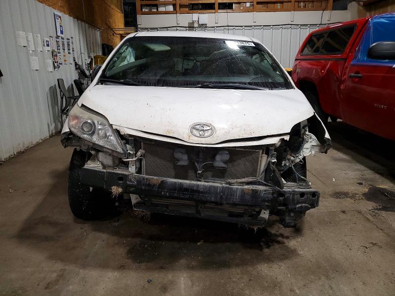 Photo 5 from auction – 2017 TOYOTA SIENNA LE with VIN 5TDJZ3DC8HS147790