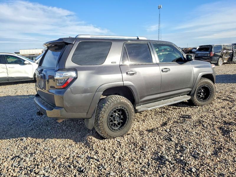 Photo 3 from auction – 2014 TOYOTA 4RUNNER SR with VIN JTEBU5JR5E5168987