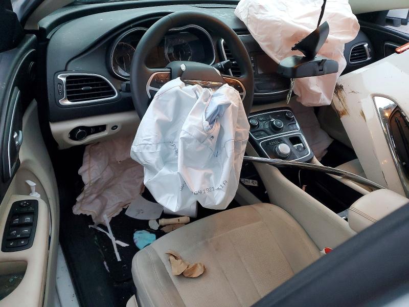 Photo 8 from auction – 2015 CHRYSLER 200 LIMITE with VIN 1C3CCCAB5FN588869