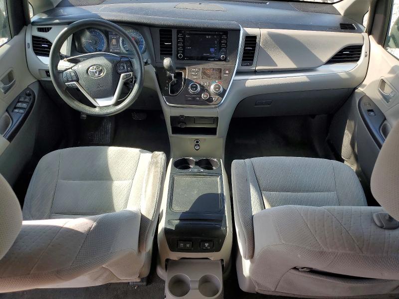 Photo 8 from auction – 2018 TOYOTA SIENNA with VIN 5TDKZ3DC2JS900899
