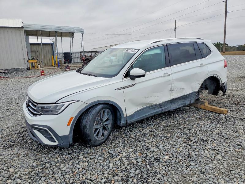 VOLKSWAGEN TIGUAN SE 2024 with VIN 3VV3B7AX7RM069565 - Photo from auction