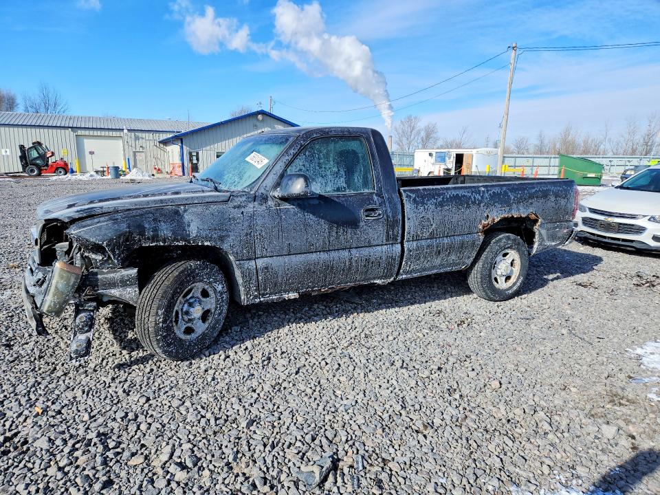 CHEVROLET SILVERADO 2004 with VIN 1GCEC14X24Z134942 - Photo from auction